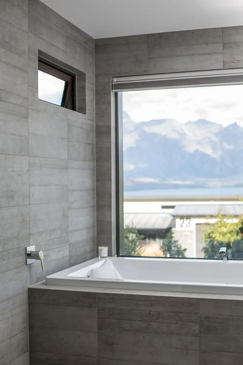 Bathtub with oversized window overlooking Lake Wakatipu in Queenstown