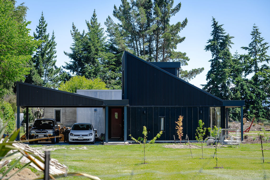 Kane Road Retreat – A Sustainably Built Home in Hawea Flat